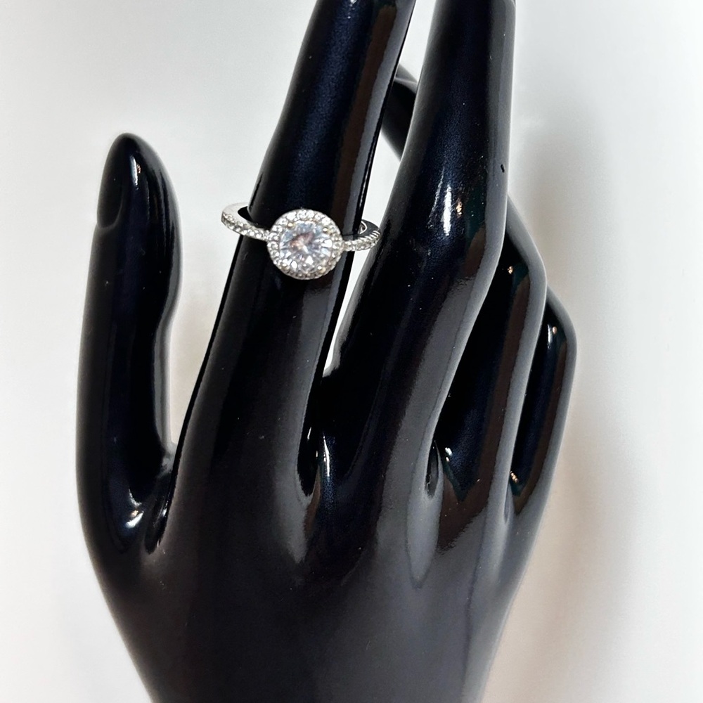 Elegant Silver Ring with Crystal Accent